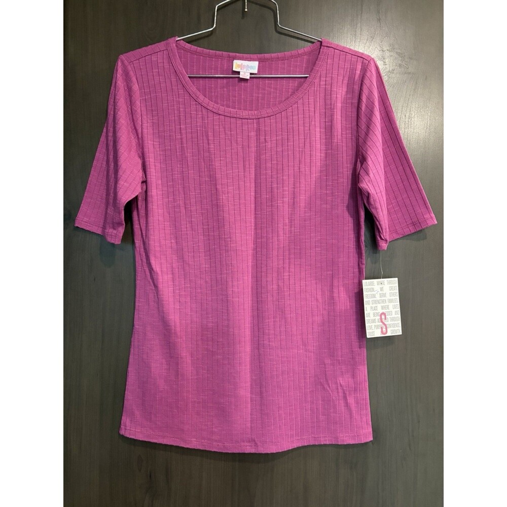 lularoe Gigi T-Shirt Small